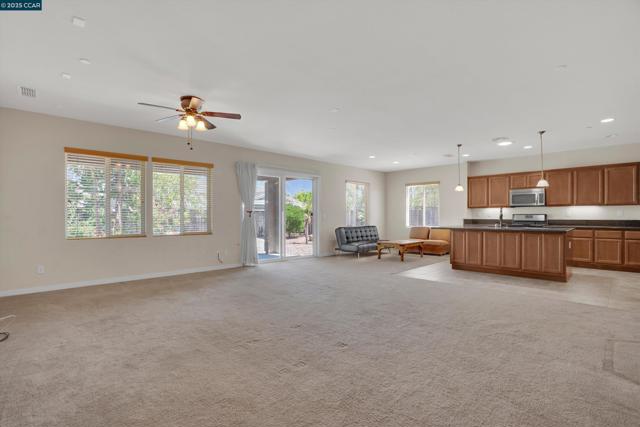 1030 Clear Lake Dr, Oakley CA: https://media.crmls.org/mediaz/219c9832-cce3-4bcd-889a-1bb50c80c630.jpg