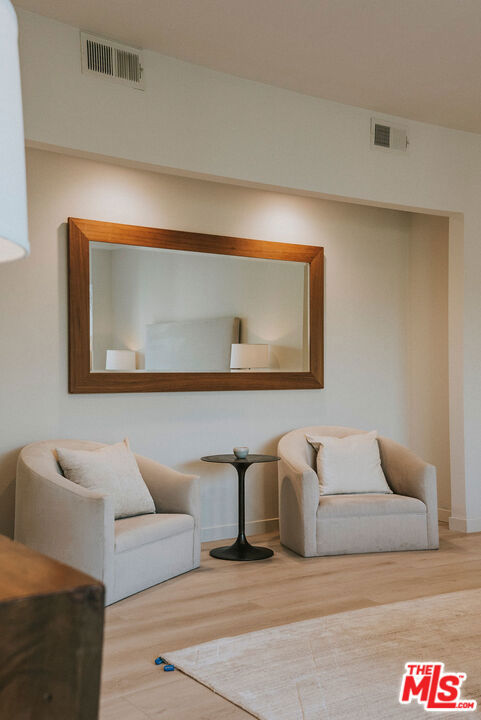 7209 Sunnydip Trail, Los Angeles CA: https://media.crmls.org/mediaz/219da93e-93f1-499c-a4ea-7e5a7225021e.jpg