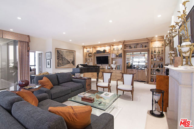 10430 Wilshire Boulevard, Los Angeles CA: https://media.crmls.org/mediaz/219dae54-fe7d-480a-84ab-5ac9277b54f8.jpg