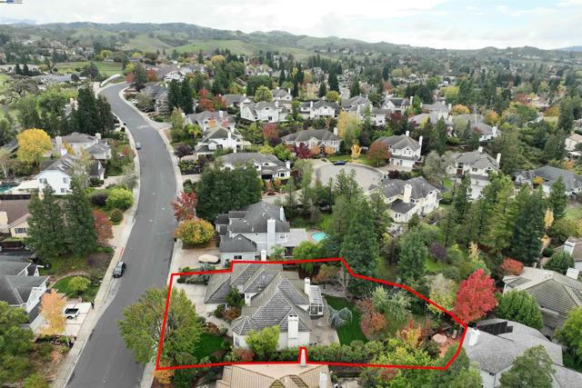 729 Montevino Dr, Pleasanton CA: https://media.crmls.org/mediaz/219e237a-e6ca-416c-a63a-c5ae5efdc428.jpg