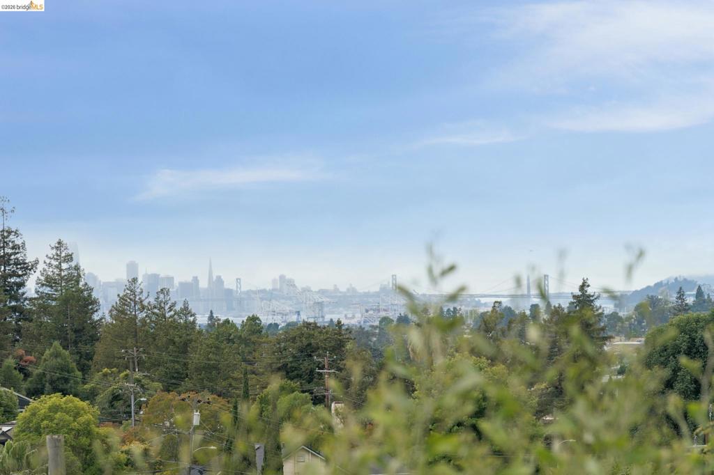 https://media.crmls.org/mediaz/219e5187-bc6d-4f66-8dc3-a188ada1f844.jpg?preset=X-Large