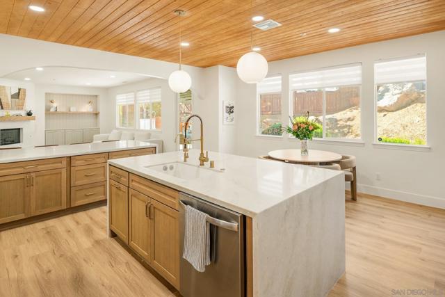 10528 Pinion Trl, Escondido CA: https://media.crmls.org/mediaz/219f0077-4f1f-42d1-a010-484fe61a583b.jpg