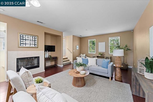 2201 Tsushima St, Hercules CA: https://media.crmls.org/mediaz/219f6e66-452b-459b-8676-18c085157389.jpg