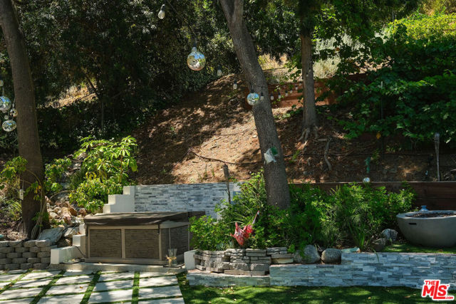 17149 Clemons Drive, Encino CA: https://media.crmls.org/mediaz/21a05297-e041-43f9-b6a0-05606a925893.jpg