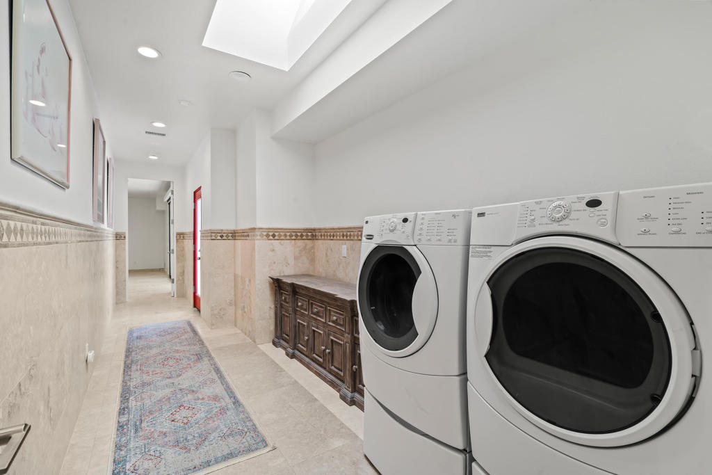 21a07c8f B535 4ca6 981b D172ddbcb25d