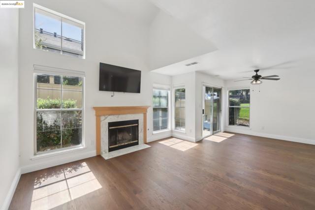 204 Pebblecreek Ct, Martinez CA: https://media.crmls.org/mediaz/21a09008-88c8-4012-8e74-e4416d2a7808.jpg
