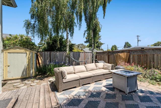 522 Oak Drive, Capitola CA: https://media.crmls.org/mediaz/21a0d2b5-8817-42cd-bb4d-8808ad6ce4cc.jpg