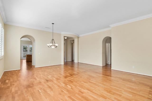 2547 N Trail Court, Chula Vista CA: https://media.crmls.org/mediaz/21a0fd48-e4d8-4352-accb-0e61cdadc9d5.jpg