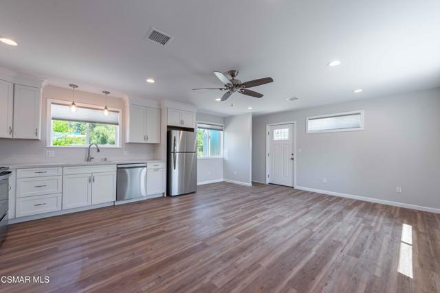 1499 Calle Morera, Thousand Oaks CA: https://media.crmls.org/mediaz/21a12949-e036-4c2e-8dfb-df4d043a3a4c.jpg