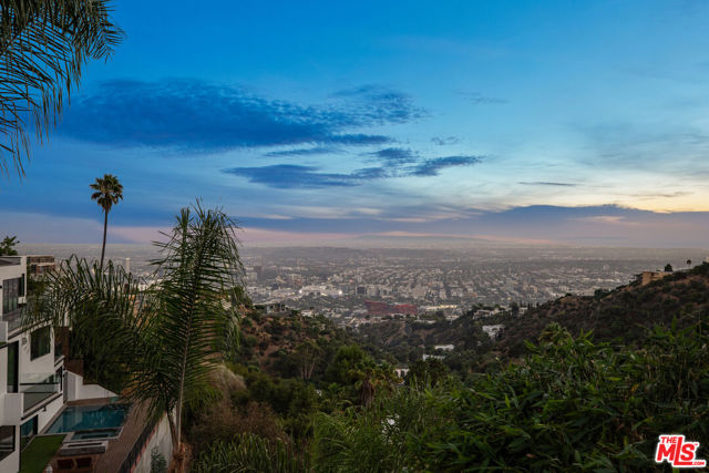 2137 Sunset Plaza Drive, Los Angeles CA: https://media.crmls.org/mediaz/21a17143-c8cd-48db-8577-1473ad8c9747.jpg