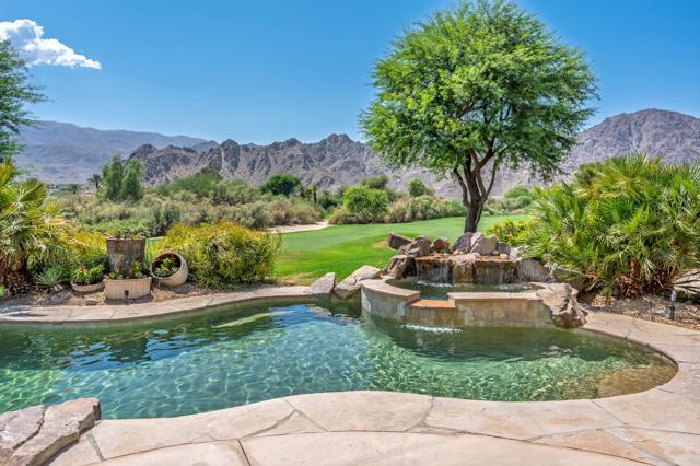 57205 Merion, La Quinta CA: https://media.crmls.org/mediaz/21a17af1-46c7-4de9-b562-a04a5976942c.jpg