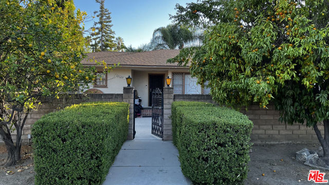 22624 Victory Boulevard photo 1
