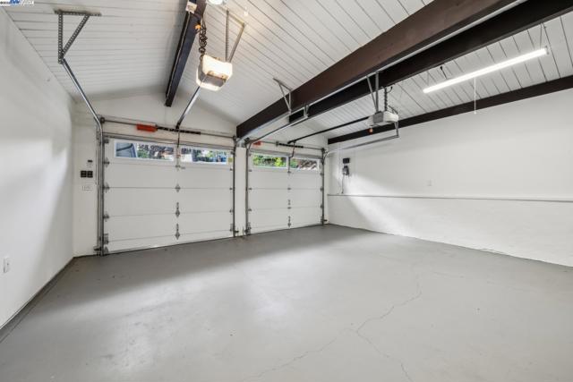 589 TAHOS ROAD, Orinda CA: https://media.crmls.org/mediaz/21a23327-500d-4ed1-be82-69fbcf040a4c.jpg