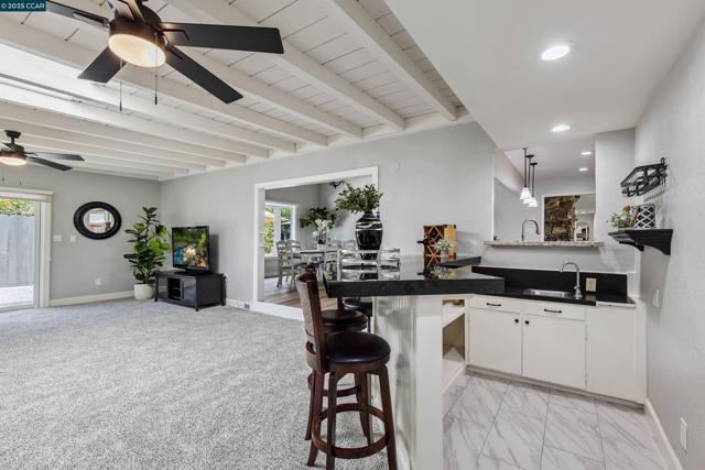 1838 Sunnyvale Ave, Walnut Creek CA: https://media.crmls.org/mediaz/21a24abd-c70c-41ce-b25c-d622d8cdf73a.jpg