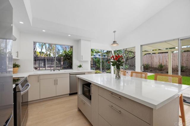 Detail Gallery Image 10 of 27 For 1549 Avenida De Las Adelsas, Encinitas,  CA 92024 - 4 Beds | 2 Baths