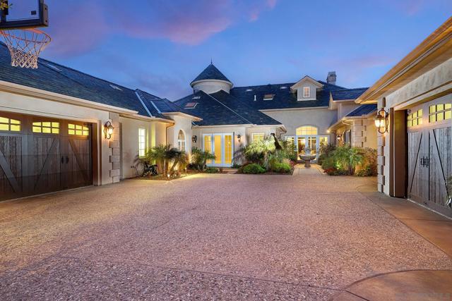 14460 Cheyenne Trl, Poway CA: https://media.crmls.org/mediaz/21a2eb01-c7af-4ca6-b18d-a565a3b99af8.jpg
