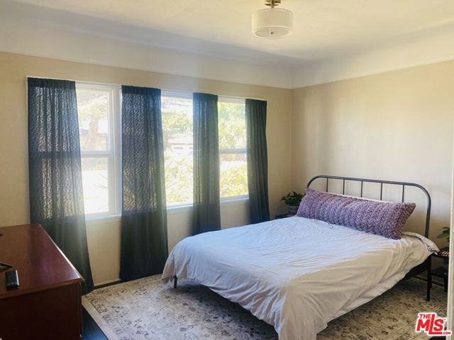 9116 S 5th Avenue, Inglewood CA: https://media.crmls.org/mediaz/21a2fbb7-c7b1-4b80-8c70-2635f133da93.jpg