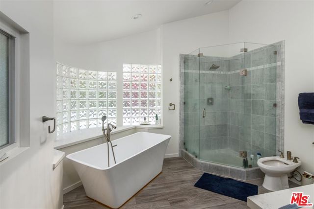 3136 Floye Drive, Los Angeles CA: https://media.crmls.org/mediaz/21a30e7f-238a-4865-9d5e-2062bd7b5bbb.jpg