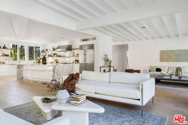 2600 Zorada Drive, Los Angeles CA: https://media.crmls.org/mediaz/21a31923-e98d-4a44-8f4c-aba09ebeeb31.jpg