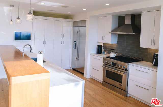 3423 Scadlock Lane, Sherman Oaks CA: https://media.crmls.org/mediaz/21a370e4-e7fa-4e46-9021-015caad04764.jpg