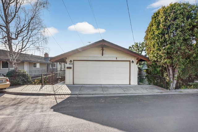16605 Rolando Ave, Castro Valley CA: https://media.crmls.org/mediaz/21a38dde-56a7-49bb-b2df-1c1dba6795e4.jpg
