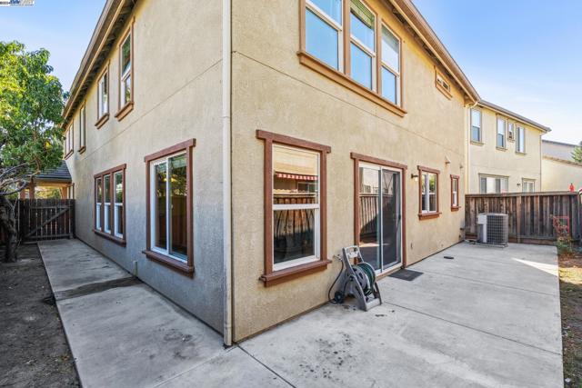 17351 Pheasant Downs Rd, Lathrop CA: https://media.crmls.org/mediaz/21a3c364-aa6d-47ce-ad6d-84cc39dd59ef.jpg