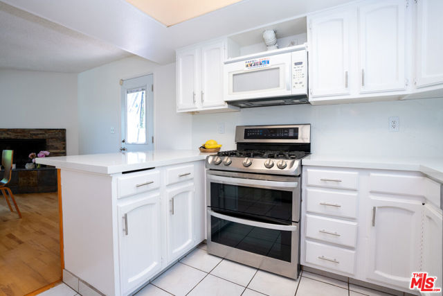 353 Mavis Drive, Los Angeles CA: https://media.crmls.org/mediaz/21a3f1be-f0d7-41e1-b577-8c54dd42af66.jpg