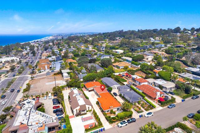 328 30 9th St, Del Mar CA: https://media.crmls.org/mediaz/21a3fad7-faf6-43ab-8773-175fbb3fbcbf.jpg