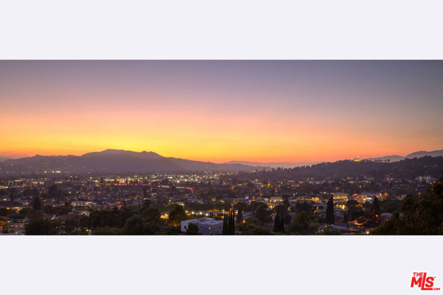 2391 Yorkshire Drive, Los Angeles CA: https://media.crmls.org/mediaz/21a4375c-53f9-4b01-a960-9449d18bb53b.jpg