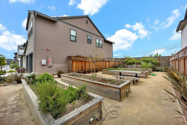 210 Waters Park Circle, San Mateo CA: https://media.crmls.org/mediaz/21a46b65-b458-4b8a-8152-9af5be7f244c.jpg