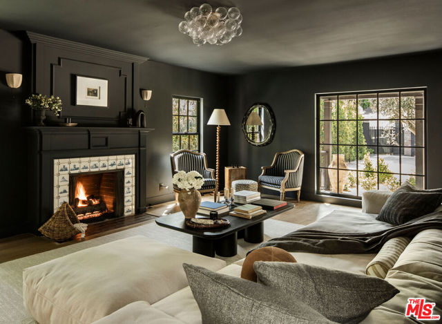 1524 Sunset Plaza Drive, Los Angeles CA: https://media.crmls.org/mediaz/21a4cc04-11cd-4203-bde3-32047b0544da.jpg