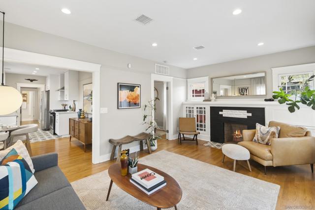 3257 Dwight St, San Diego CA: https://media.crmls.org/mediaz/21a4f8d7-25cc-47e5-bd6a-37441623d9b6.jpg