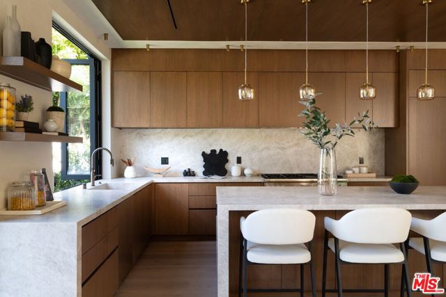 13221 Hesby Street, Sherman Oaks CA: https://media.crmls.org/mediaz/21a54bc1-2b58-4214-98e3-c3a6b7bacdb5.jpg