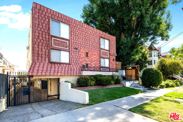14947 DICKENS Street, 7 photo 2
