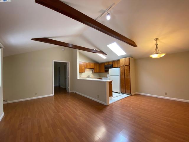 712 S 2Nd St, San Jose CA: https://media.crmls.org/mediaz/21a5797f-2fb2-4318-a146-b09c2244d875.jpg
