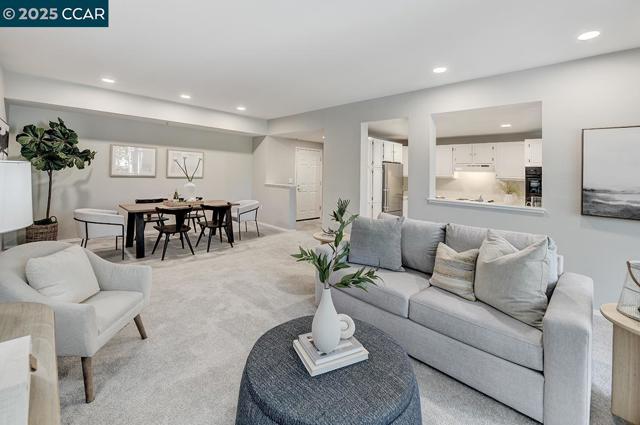 1840 Tice Creek Dr, Walnut Creek CA: https://media.crmls.org/mediaz/21a5ad0f-6476-4c0a-8ada-9a74e79f80b4.jpg