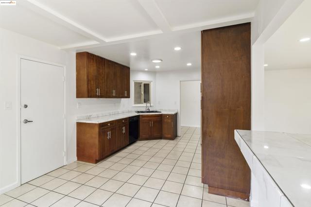 2847 Shane Dr, Richmond CA: https://media.crmls.org/mediaz/21a5df79-b05d-4e4b-8572-96189ee7f5a9.jpg