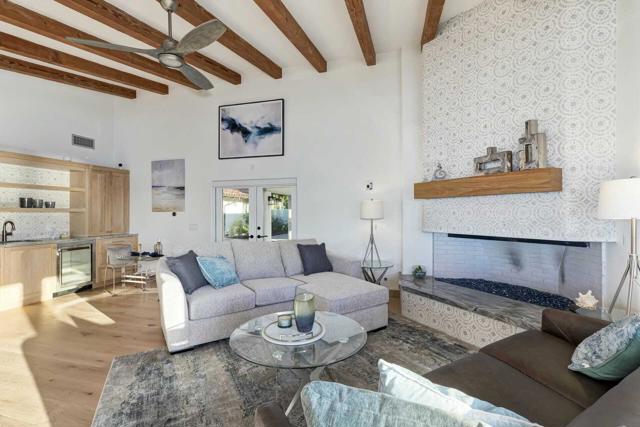 Living Area (5)