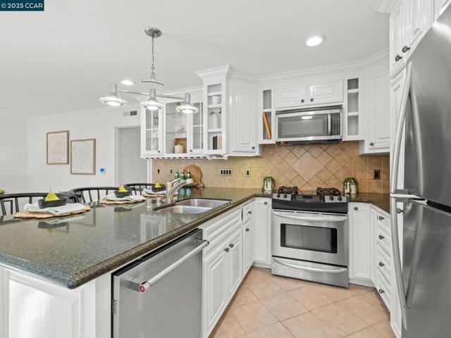 200 El Dorado Ave, Danville CA: https://media.crmls.org/mediaz/21a645ae-cd70-4612-9ab5-ea7c26ce76a8.jpg