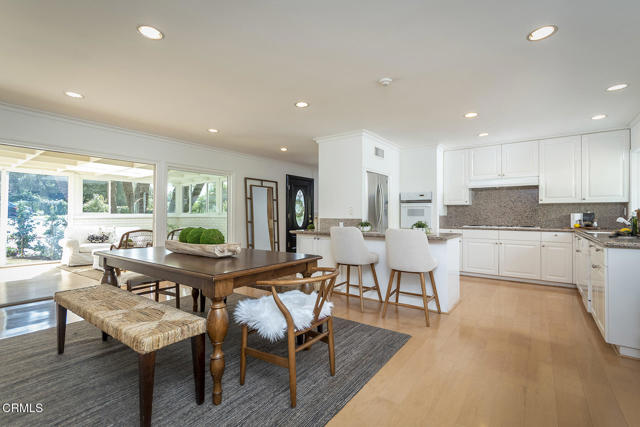 5045 Redwillow Lane, La Canada Flintridge CA: https://media.crmls.org/mediaz/21a67dfd-a10d-4d3c-84d5-66a3bea16683.jpg