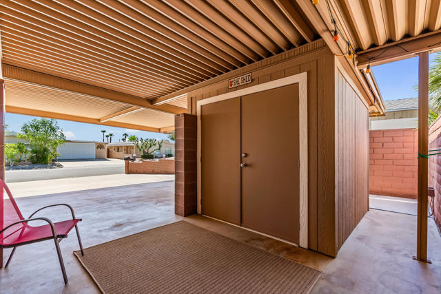 39231 Hidden Water Place, Palm Desert CA: https://media.crmls.org/mediaz/21a69edf-11dd-4e00-b3a6-3ce834ada99e.jpg