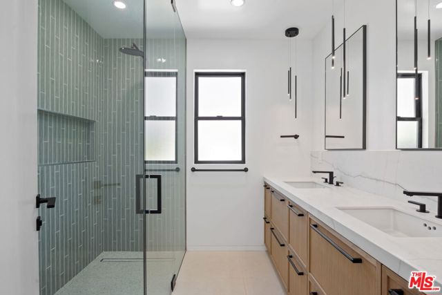 3940 Huron Avenue, Culver City CA: https://media.crmls.org/mediaz/21a6bcd9-ff62-43f5-baef-7176263c4145.jpg