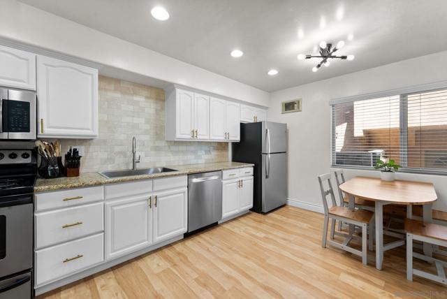 5760 Riley St, San Diego CA: https://media.crmls.org/mediaz/21a6e77e-8eb3-4922-bc33-609c1cd7a66c.jpg