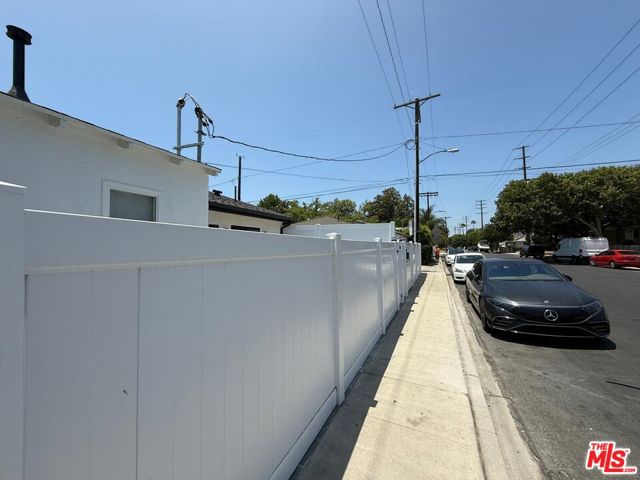 5759 1/2 Lemp Avenue, North Hollywood CA: https://media.crmls.org/mediaz/21a71576-96ef-4ba8-b541-73d50ba5201a.jpg