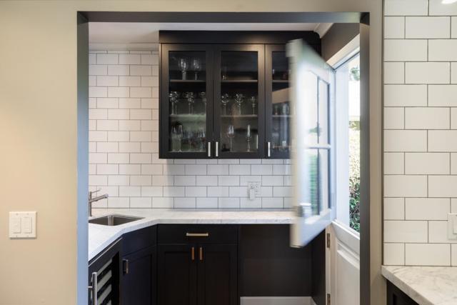 539 Bay Road, Menlo Park CA: https://media.crmls.org/mediaz/21a74981-7b11-4ba5-9b3b-8e12b47042ef.jpg