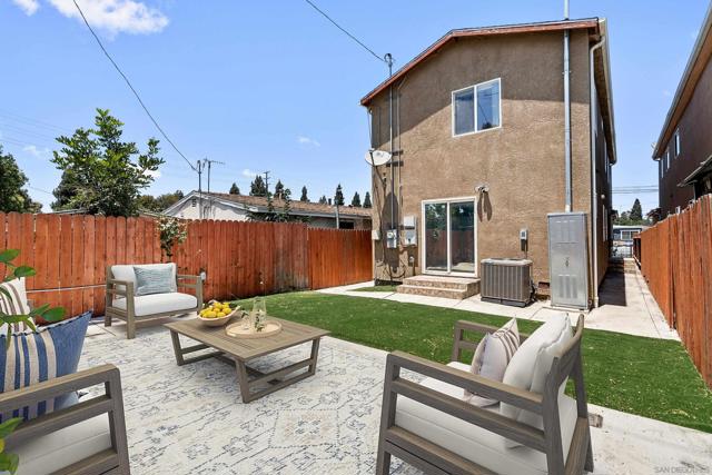 2418 W Lincoln St, Long Beach CA: https://media.crmls.org/mediaz/21a78c6f-fb6f-44b4-b9b8-5f1592b61c3a.jpg