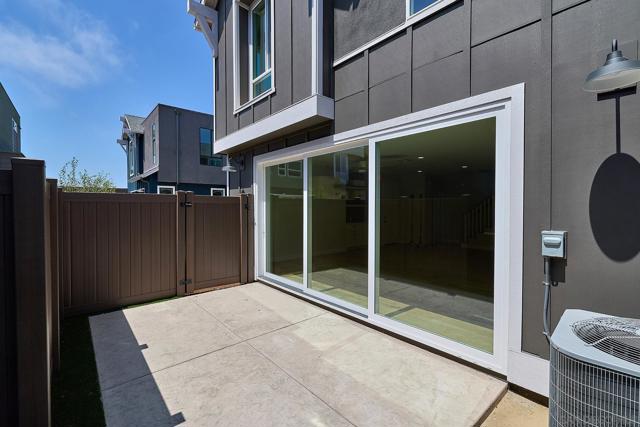 563 N Vulcan Ave, Encinitas CA: https://media.crmls.org/mediaz/21a79c73-67ea-415c-bc13-d88f3bc6121b.jpg