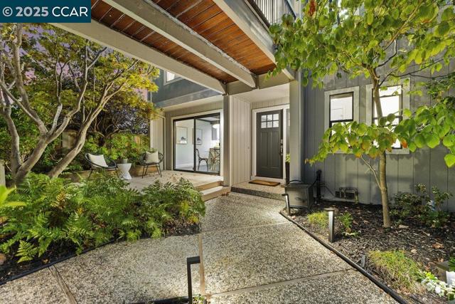955 Camino Verde Cir, Walnut Creek CA: https://media.crmls.org/mediaz/21a7d2d1-3235-4161-8d15-3090e577dafa.jpg