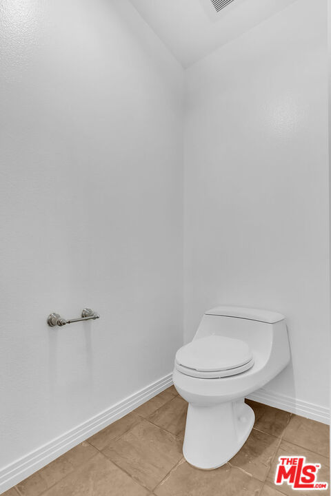 4050 GLENCOE Avenue, Marina del Rey CA: https://media.crmls.org/mediaz/21a8517c-8320-4098-9cfa-9ea4b6b60e1c.jpg