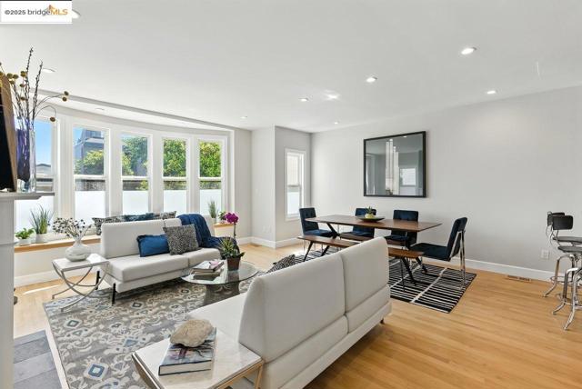 280 Monterey Blvd., San Francisco CA: https://media.crmls.org/mediaz/21a8b422-353e-4554-92c0-b9c21489606a.jpg